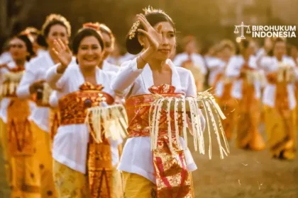 Peran Hukum Adat Istiadat di Masyarakat